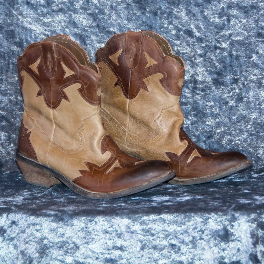 Reba Winged Toe Shorty Boot